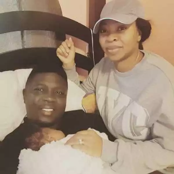 Adorable photo of Seyilaw, wife & daughter